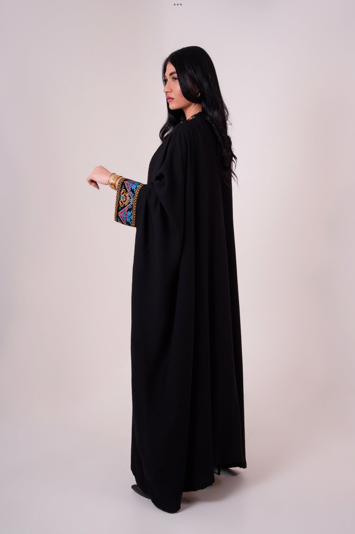 Black Arabesque Abaya